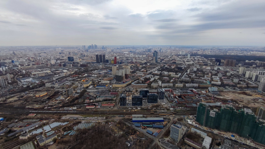 Широкий обзор Москвы с Останкинской телебашни