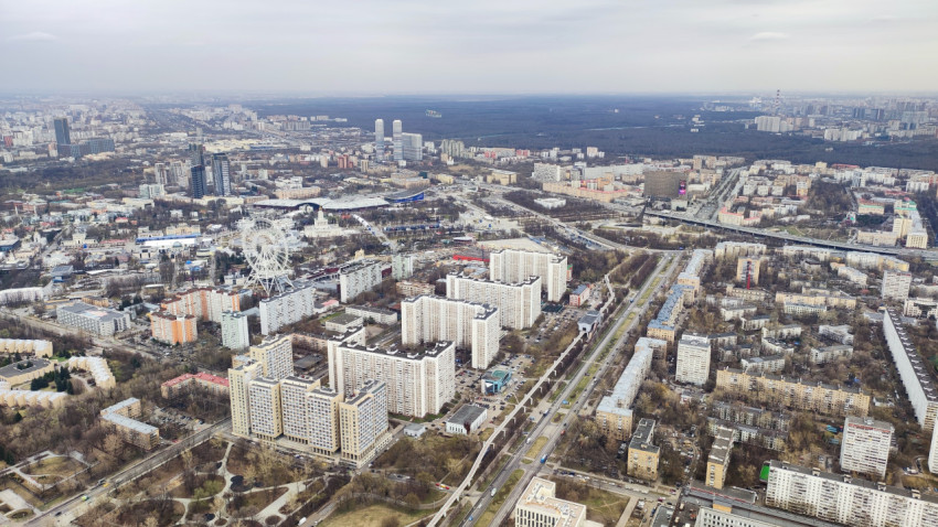 Панорама Останкинского района и ВДНХ со смотровой площадки Останкинской башни