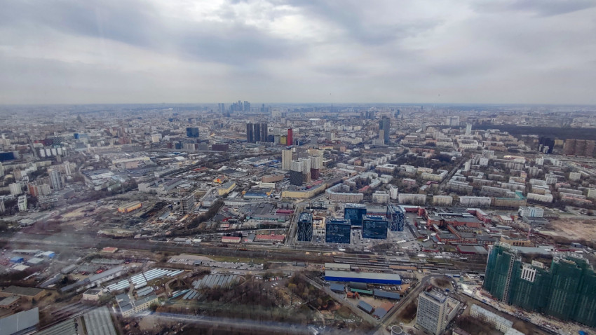 Промышленные и жилые кварталы Москвы с высоты Останкинской телебашни