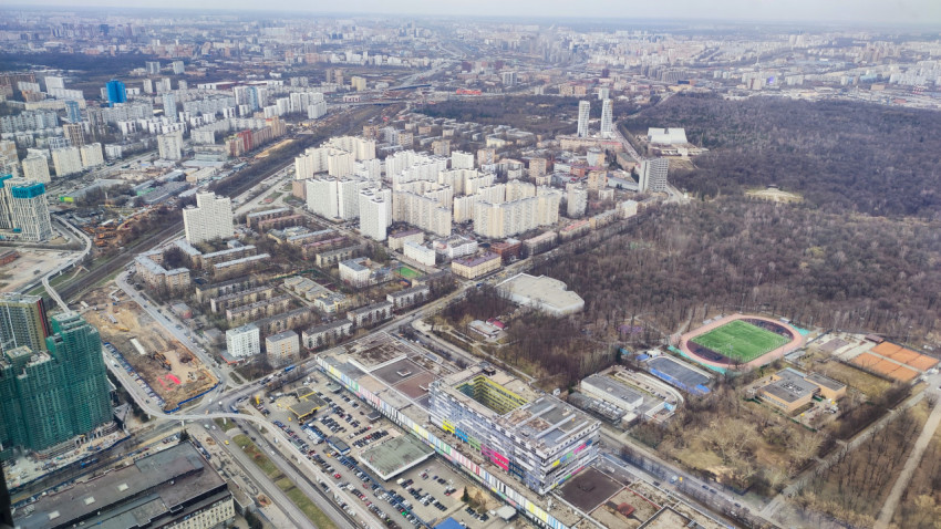 Зелёный массив вокруг парка Останкино и жилые районы на севере Москвы