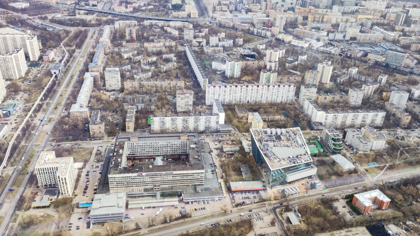 Жилые кварталы и деловая застройка Москвы с высоты Останкинской телебашни
