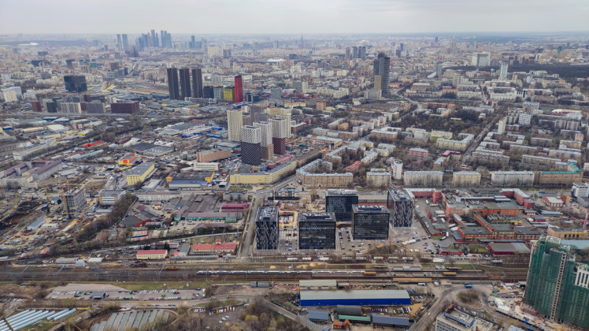 Панорама промышленных территорий и деловых кварталов Москвы с высоты Останкинской башни