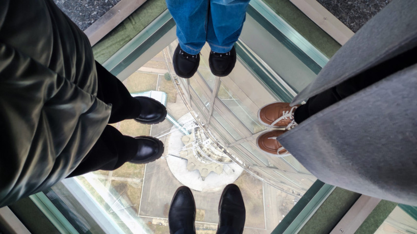 Прозрачный пол смотровой площадки Останкинской телебашни