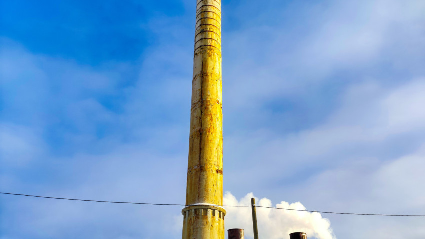 Фрагмент дымовой трубы с коммуникациями