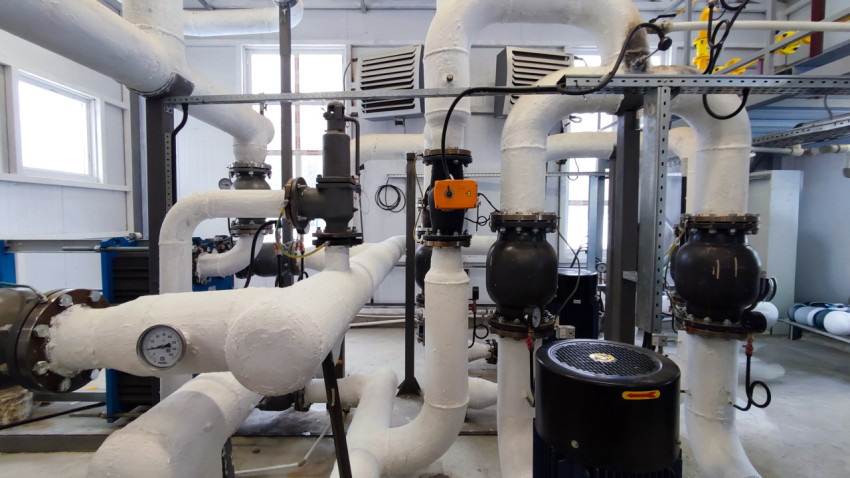 Промышленный трубопроводный узел с арматурой