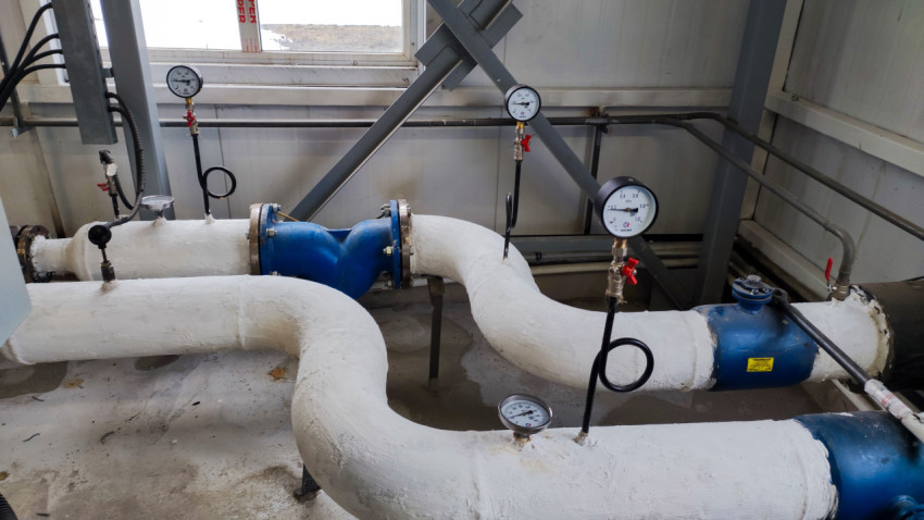 Инженерные трубопроводы с измерительными приборами