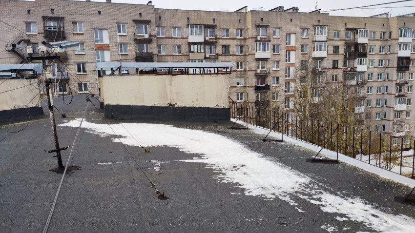 Вид на кровлю и дворовую сторону жилого массива