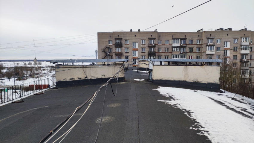 Проход между надстройками на плоской крыше