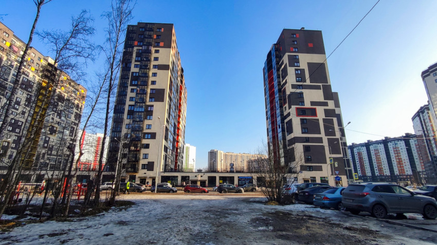 Жилые многоэтажные дома с внутренним проездом и парковкой