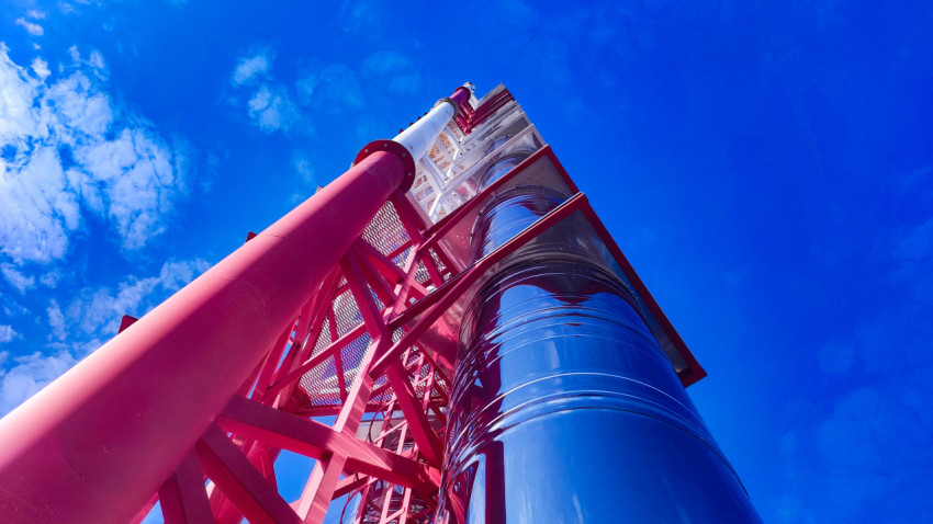 Высотная конструкция дымовой трубы с опорной фермой