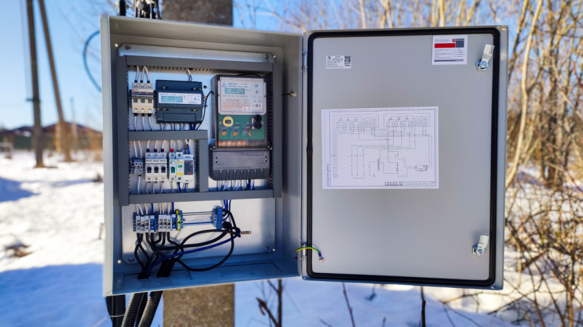 Распределительный электрощит с внутренней схемой подключения