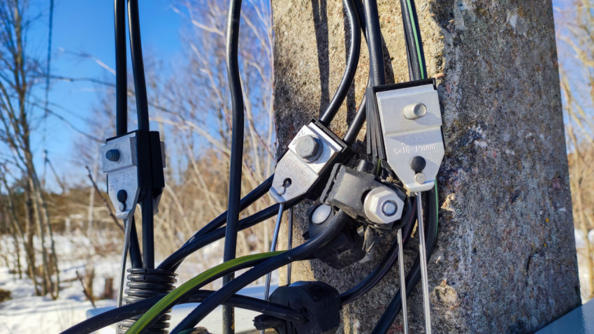 Прокалывающие зажимы на воздушной линии низкого напряжения