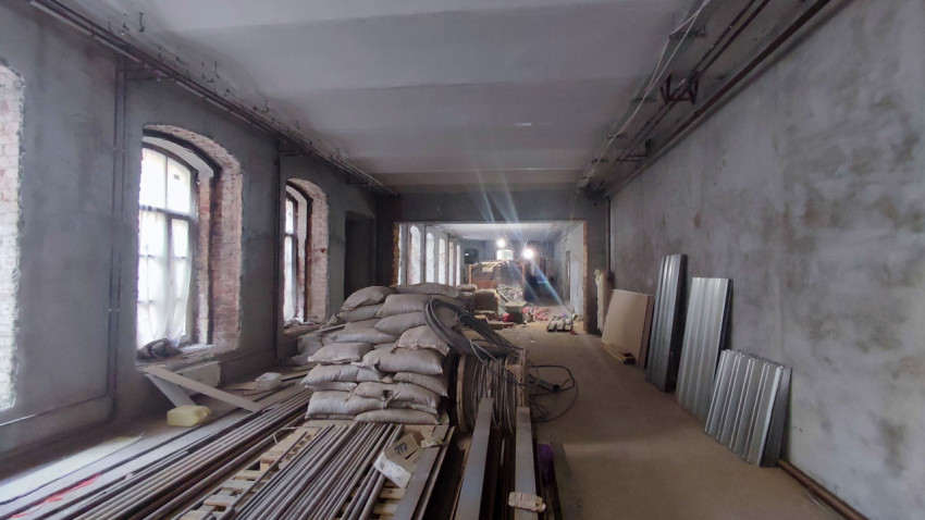 Внутренний зал исторического здания на этапе реставрации
