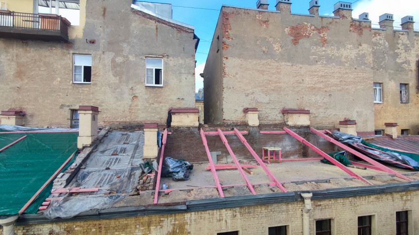 Работы по восстановлению кровли исторического здания