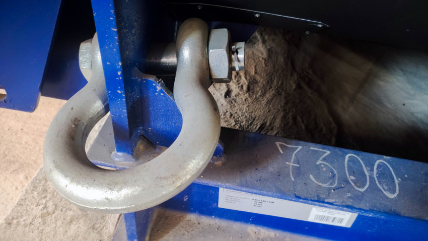 Такелажный крюк промышленного котла в котельной