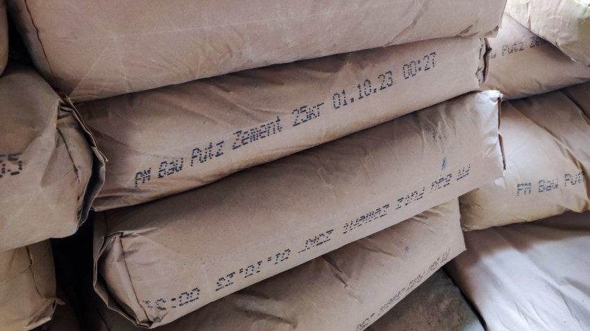 Маркировка цементных мешков с указанием даты и веса