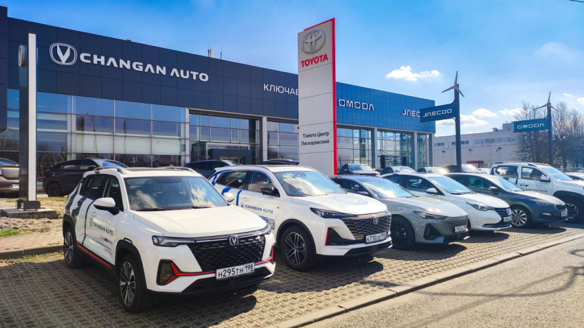 Автосалон Changan Auto и Toyota на Пискаревском проспекте