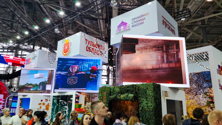 Мультимедийные кубы и логотипы Тульской области на выставке