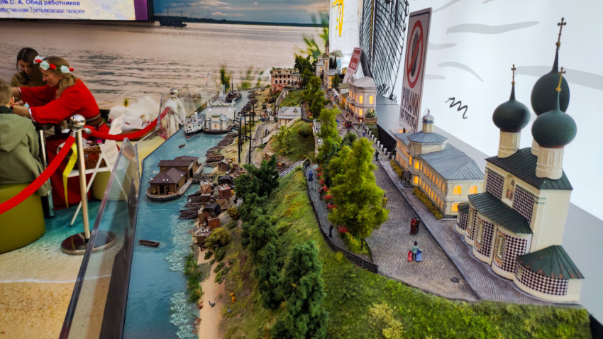 Макет городской набережной с купольной архитектурой на выставке «Россия»