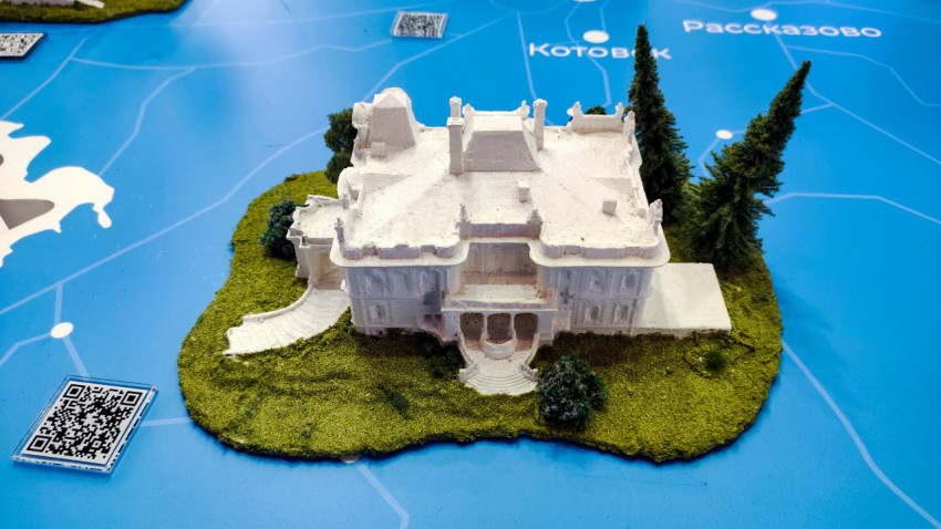Макет исторической усадьбы на карте экспозиции «Россия»