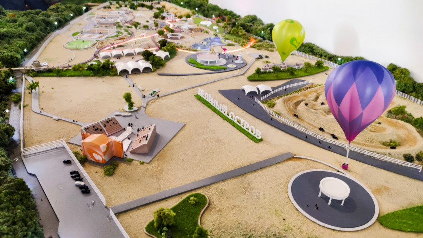 Архитектурная модель парка «Зелёный остров» Липецкой области с воздушными шарами