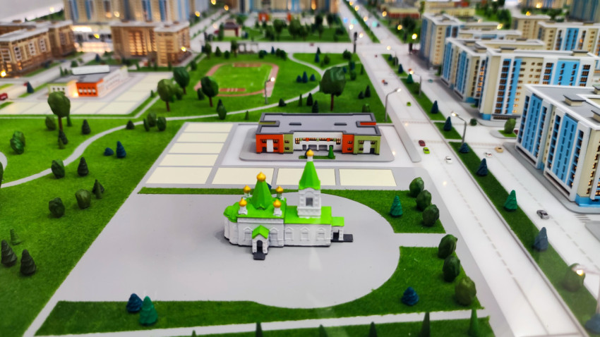 Макет городской территории с храмом и образовательным зданием