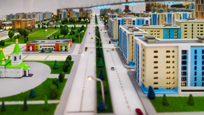 Макет жилых кварталов и дорожной сети с зелёными зонами