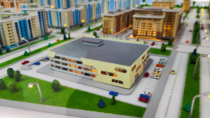 Макет многоуровневого паркинга и прилегающей жилой застройки