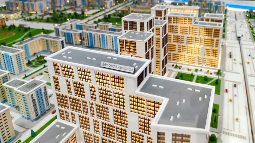 Макет делового квартала с обозначенной офисной башней
