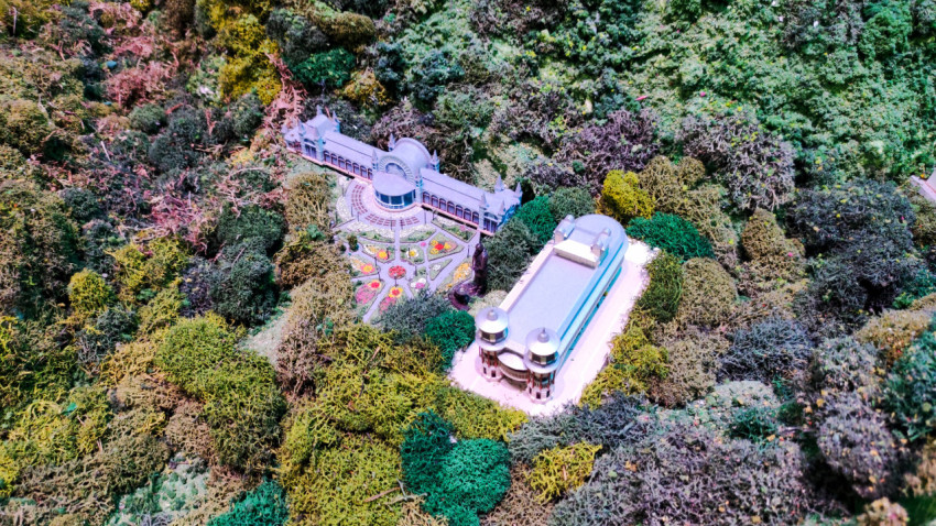 Макет Пушкинской галереи с прилегающим парком в экспозиции региона