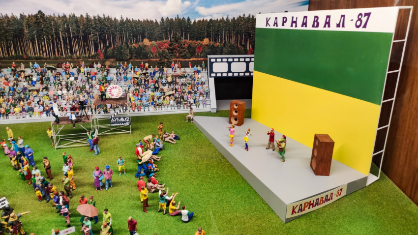 Макет сцены и зрительских рядов праздника «Карнавал-87»