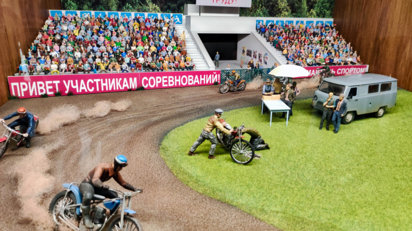 Диорама мотоциклетных соревнований с трибунами в павильоне «АТОМ»