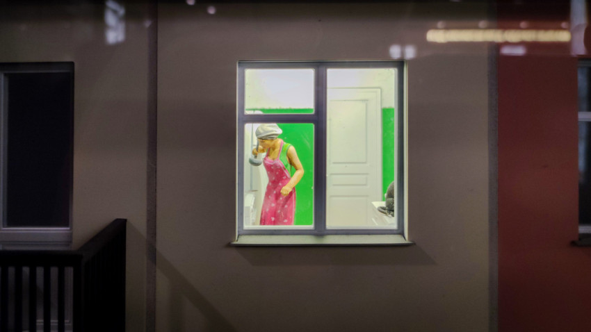 Диорама кухни с готовящей женщиной в павильоне «АТОМ»