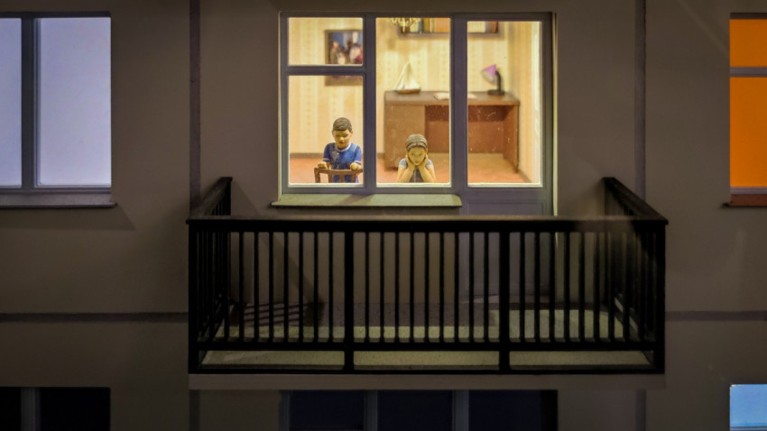 Макет жилого дома с подсвеченной квартирой в павильоне «АТОМ» на ВДНХ