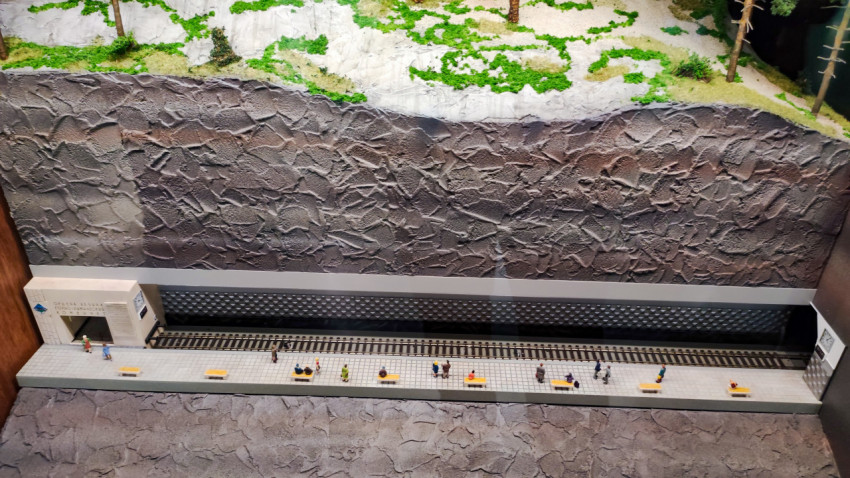 Макет железнодорожной платформы Горно-химического комбината в Железногорске