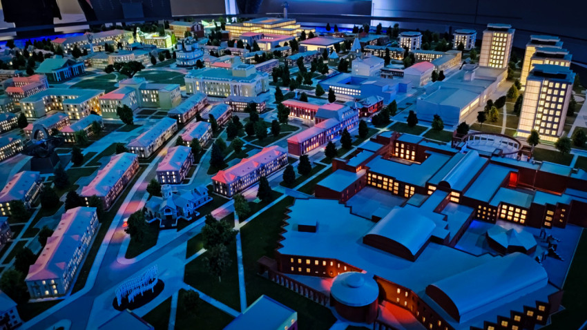 Центральная часть макета «Атомграда» с административными зданиями и жилыми кварталами