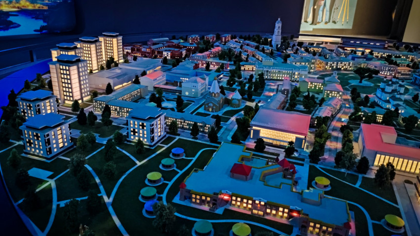 Зона многоэтажной застройки макета «Атомграда» в павильоне «Атом»