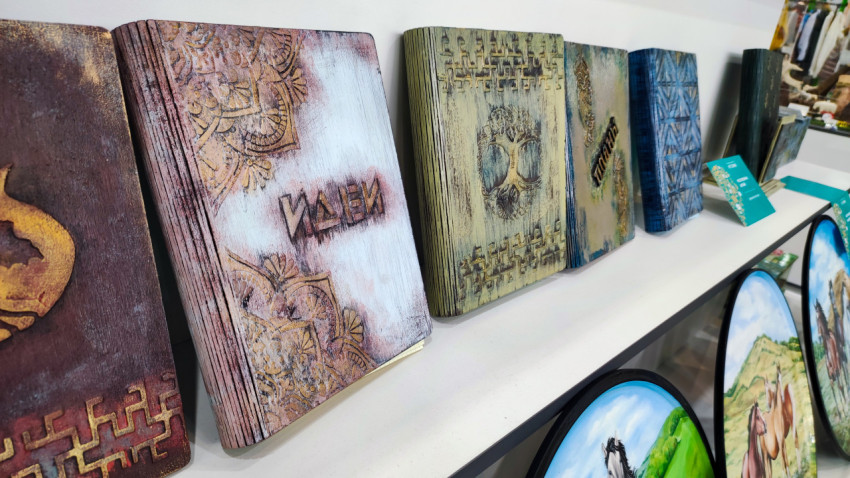 Декоративные деревянные обложки и сувенирные изделия