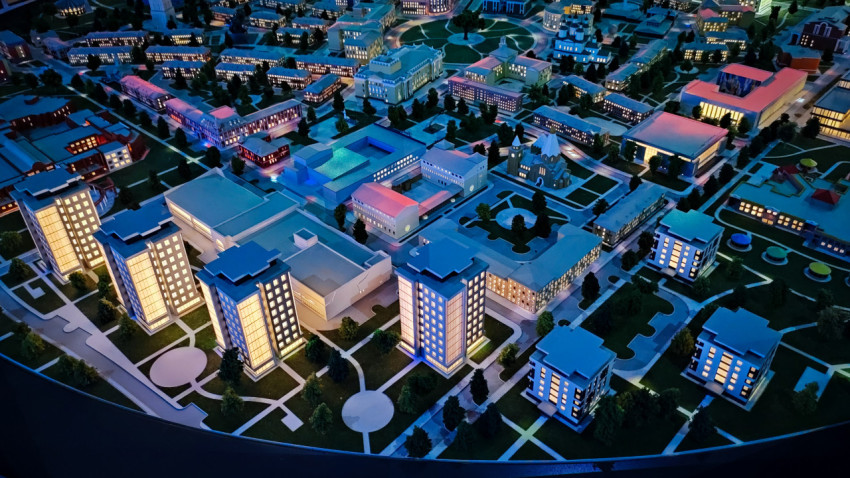 Панорамный вид макета «Атомграда» с учебными и жилыми корпусами