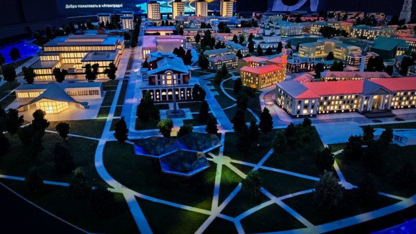 Центральная часть макета «Атомграда» в павильоне «АТОМ» на ВДНХ