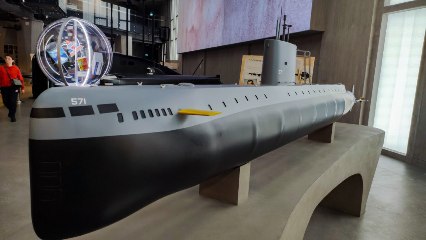 Модель атомной подводной лодки SSN-571 «Nautilus» в павильоне «АТОМ» на ВДНХ