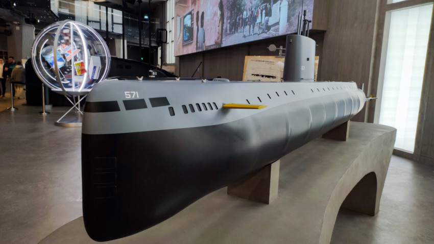 Экспозиция модели подводной лодки SSN-571 «Nautilus» в павильоне «АТОМ»