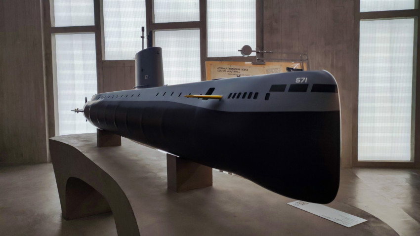 Модель атомной подводной лодки SSN-571 «Nautilus» в интерьере павильона «АТОМ»