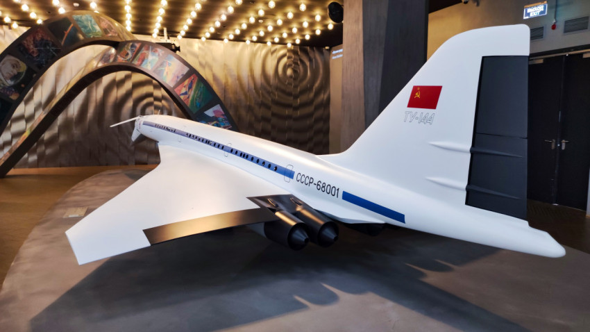 Модель самолёта Ту-144 в экспозиции павильона «АТОМ» на ВДНХ
