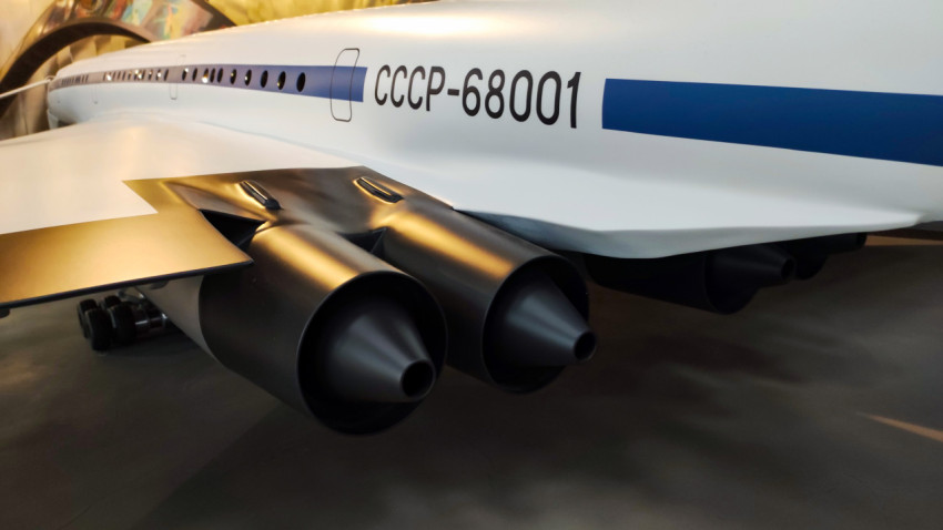 Двигатели модели Ту-144 в экспозиции павильона «АТОМ»