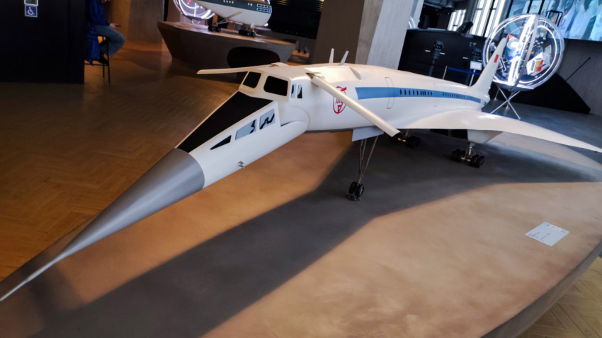 Модель носовой части самолёта Ту-144 в павильоне «АТОМ»