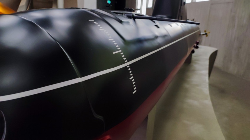 Корпус модели подводной лодки в павильоне «АТОМ»