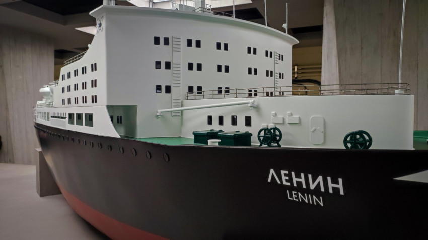 Бортовая часть макета атомного ледокола «Ленин» в павильоне «Атом» на ВДНХ