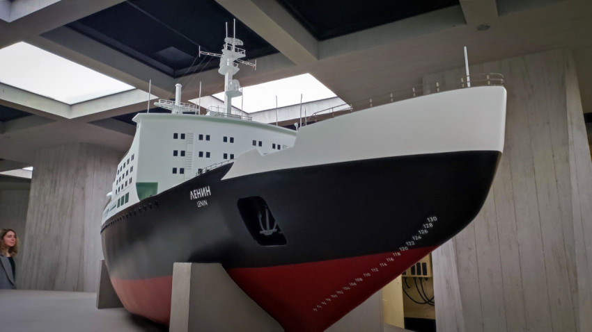 Макет атомного ледокола «Ленин» в зале «Время первых» павильона «Атом» на ВДНХ