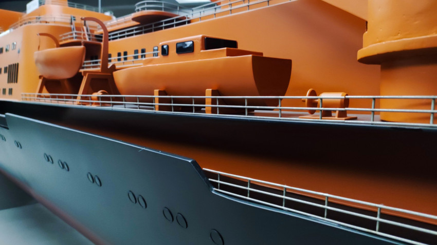 Палубные элементы макета ледокола «Арктика» в экспозиции павильона «Атом»